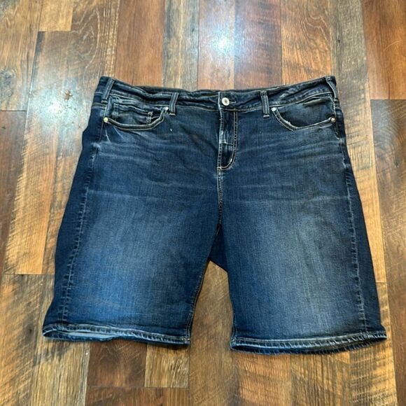 Silver jeans denim shorts 20 (3150) - Picture 1 of 3